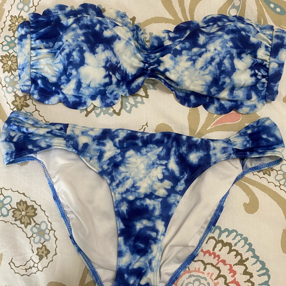VS PINK scalloped swimsuit set